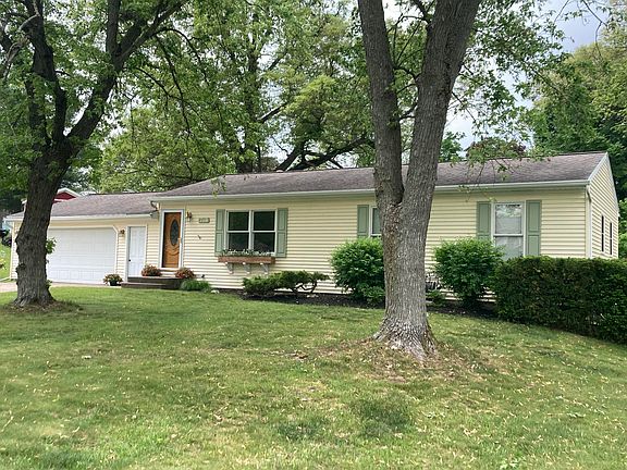3rd image of 1785 Woodrun Dr SE
