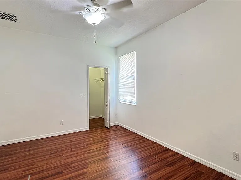 806 Lost Grove Cir — Photo 32