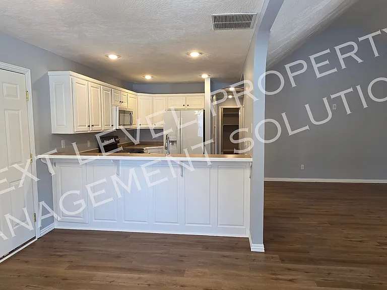 613 E Kimberly — Photo 7