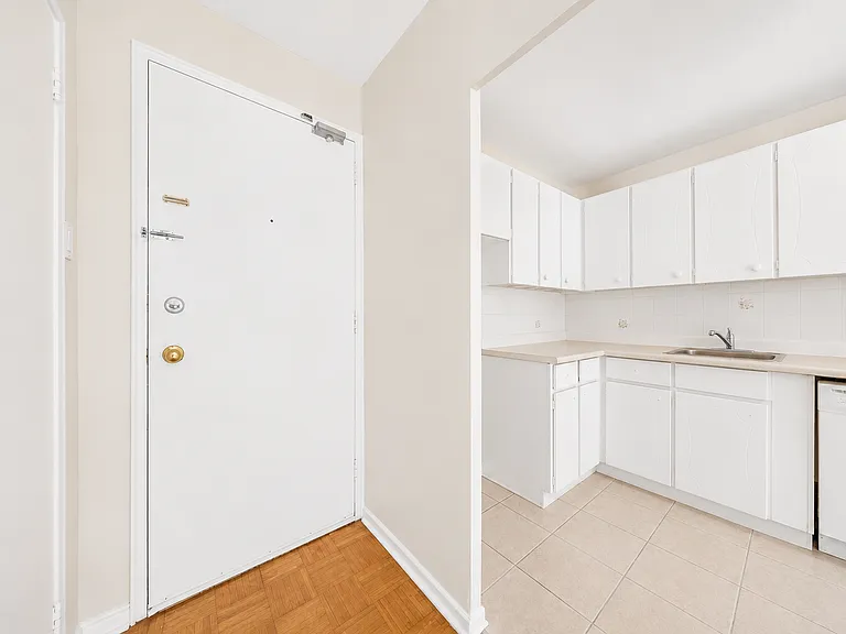 76 Parkwoods Village Dr — Photo 3
