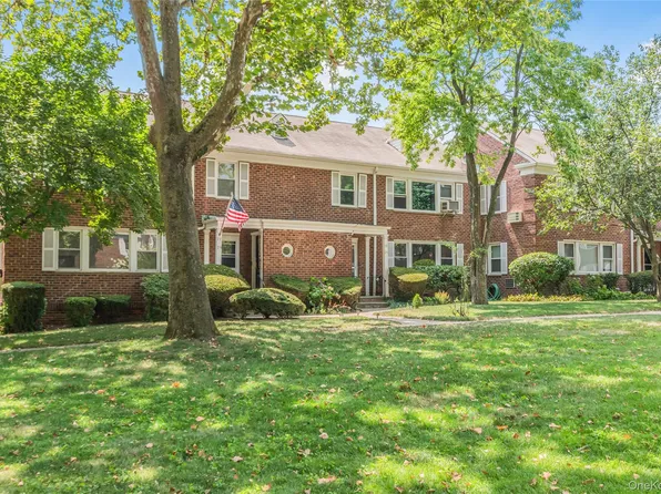 79 Lawrence Park Crescent #79, Bronxville, NY 10708