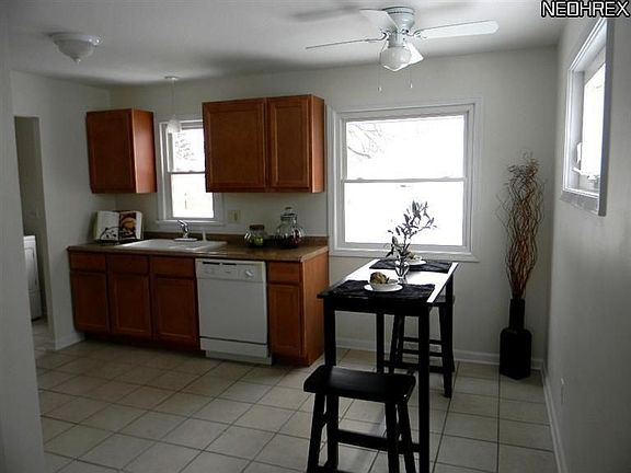 3rd image of 33416 Willowick Dr