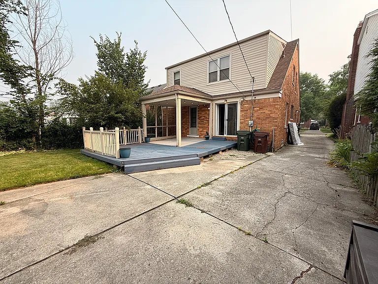 2056 Lennon St — Photo 27