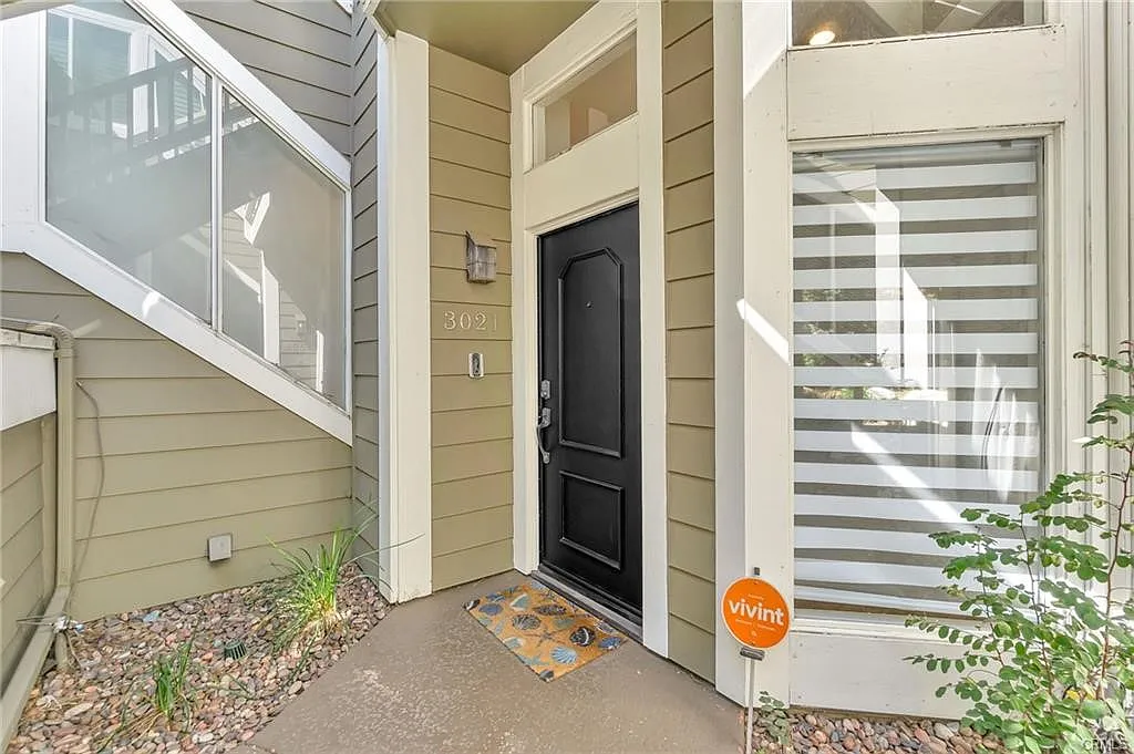 2 bed, 1100 sqft, $4,300 — Photo 2