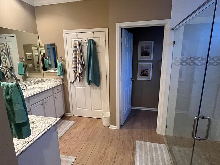 93 Coburn Dr W — Photo 24