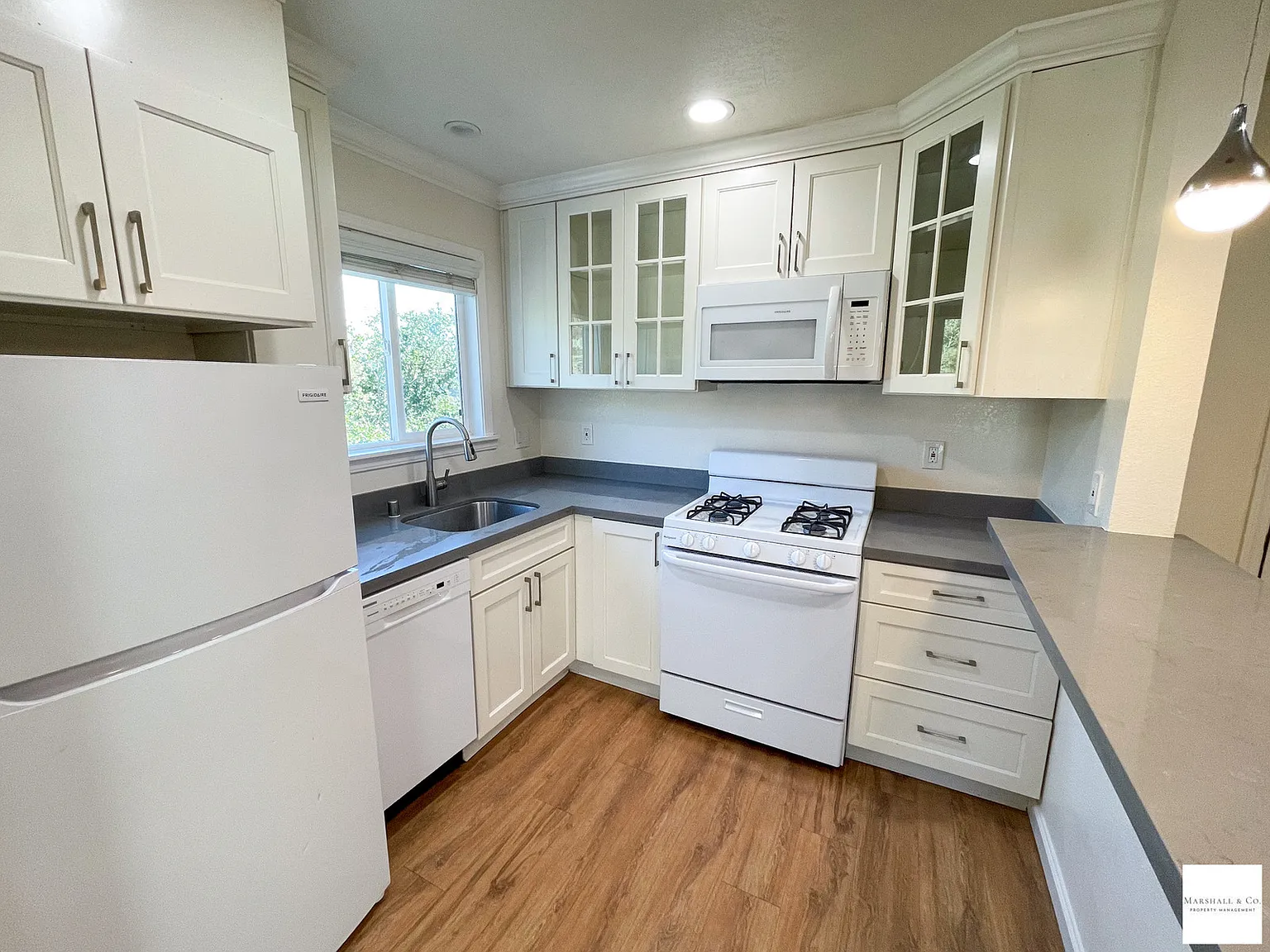 Contemporary 1 bedroom/ 1 bath w/ nature views, private porch, parking, fireplace, — Photo 3