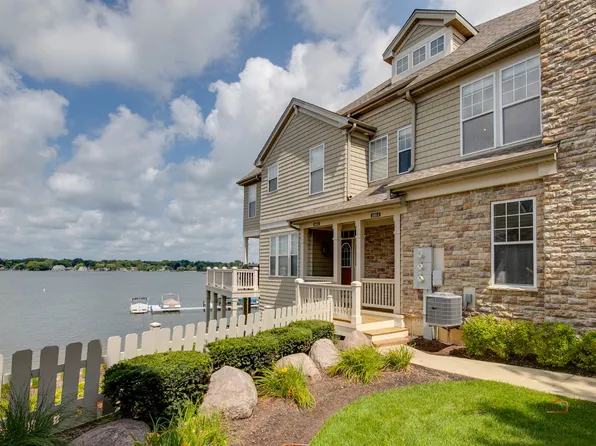 325 Sundown Ct Unit A, Wauconda, IL 60084