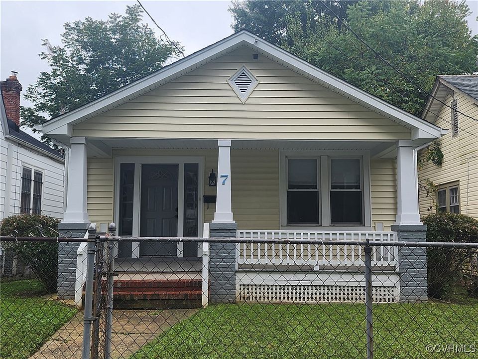 1st image of 7 E Blake Ln