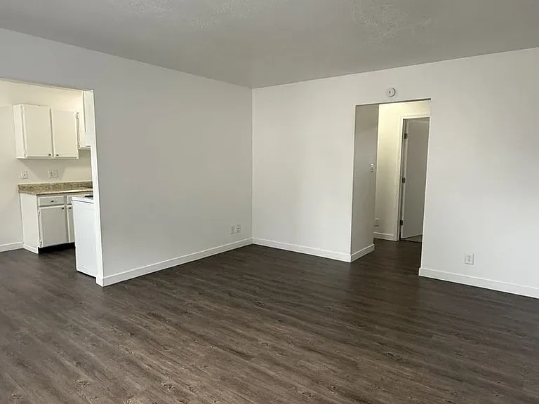 630 Franklin Ave — Photo 2