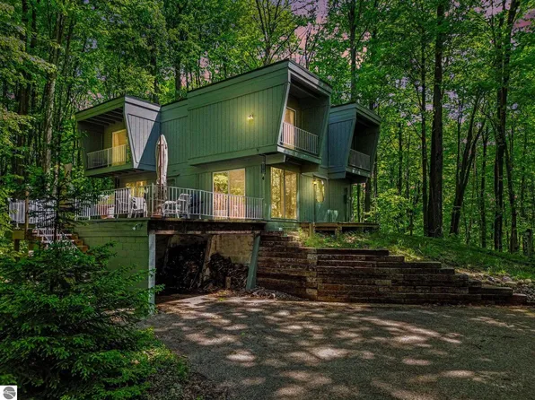 6609 Wasservalden, Bellaire, MI 49615