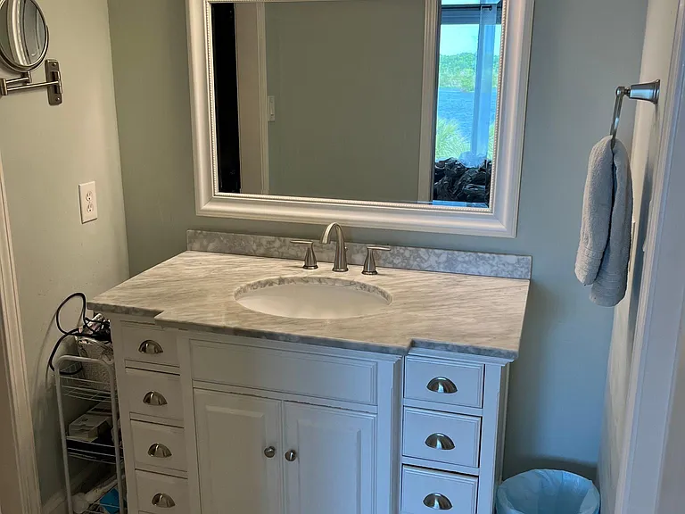 master separate vanity room