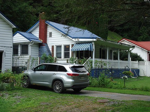 4th image of 3761 Stewart St