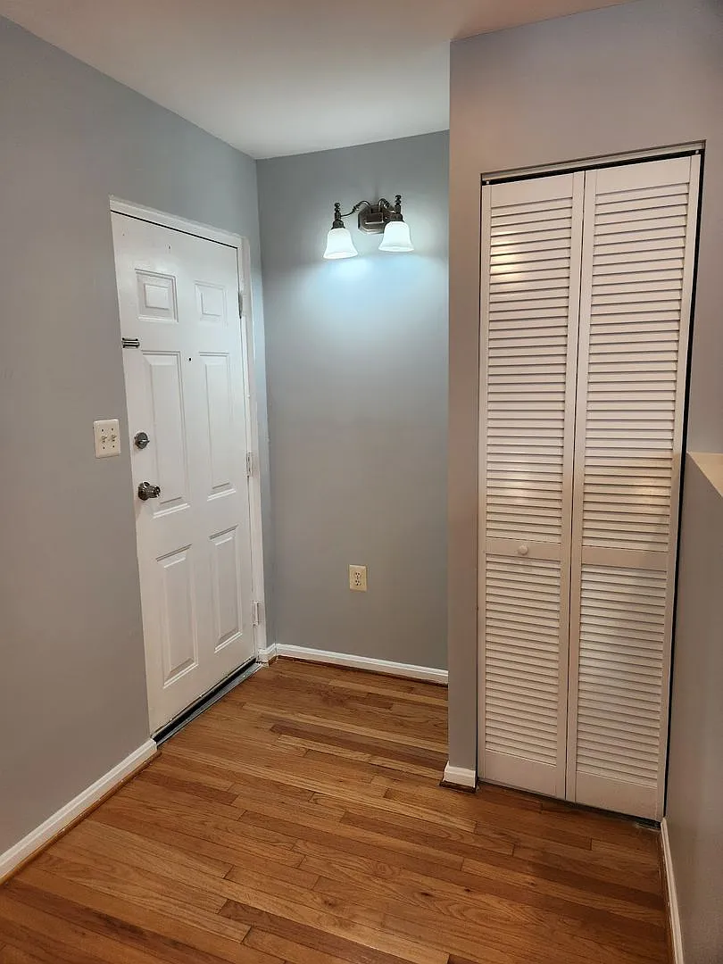 Sunny Deanwood 1 Bedroom — Photo 3