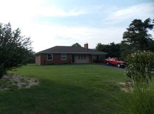 1051 Mineral Springs Dr, Vinton, VA 24179