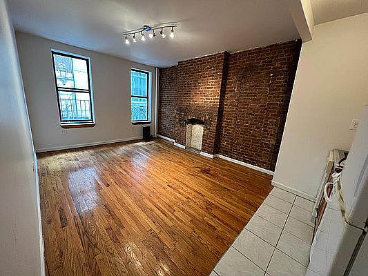 1st image of 447 W 37th St #3W