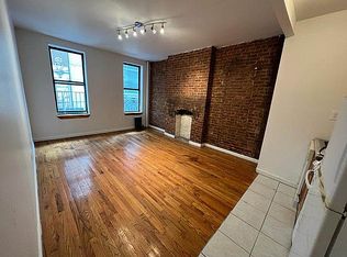 447 W 37th St #3W, New York, NY 10018