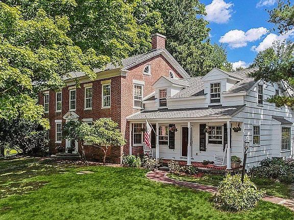 2nd image of 132 Biittig Rd