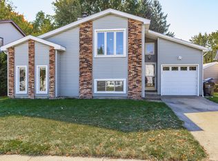 2101 Clearwater Ave, Bloomington, IL 61704