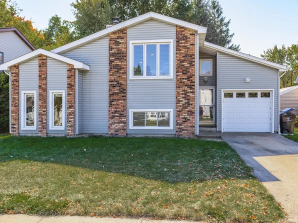 2101 Clearwater Ave, Bloomington, IL 61704