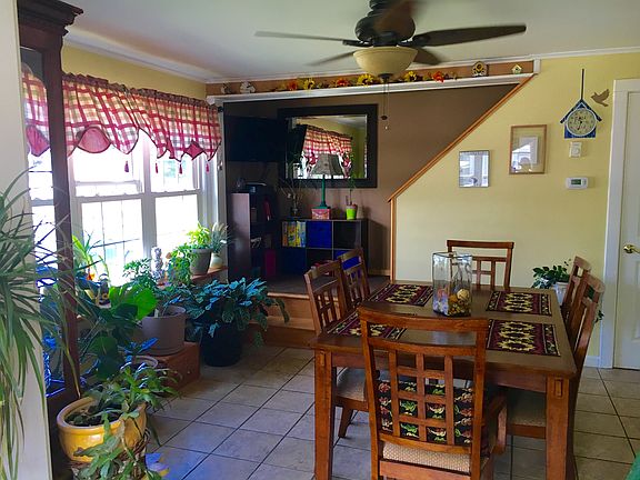 Dinning Room & Stairway