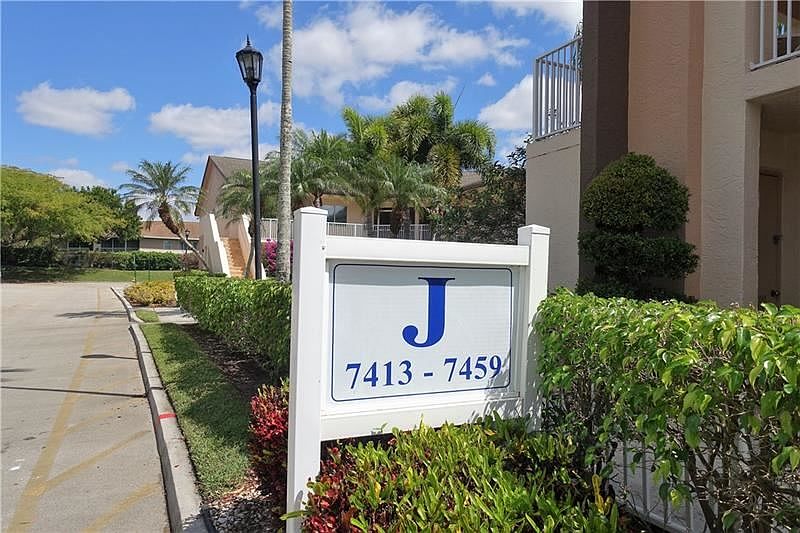 1st image of 7459 N Devon Dr #212