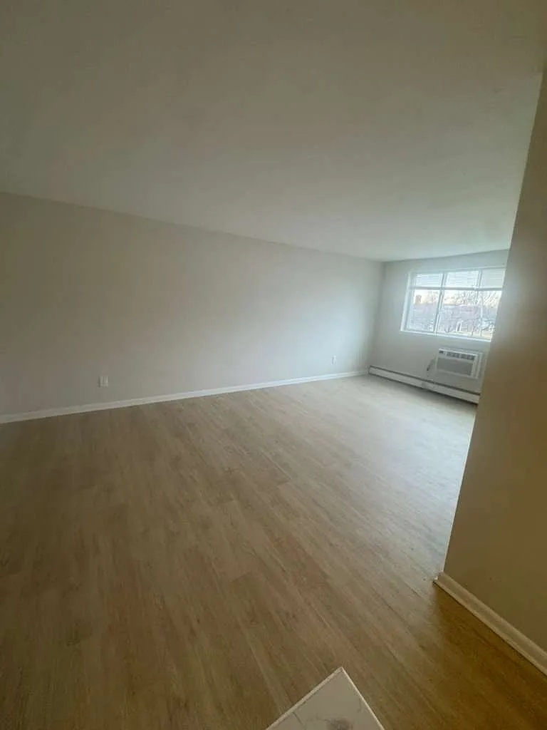 1528 Elmwood Ave - Folcroft Gardens - 1528 - 302 — Photo 4