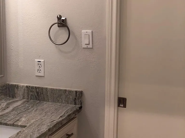 10310 Chevy Chase Dr — Photo 29