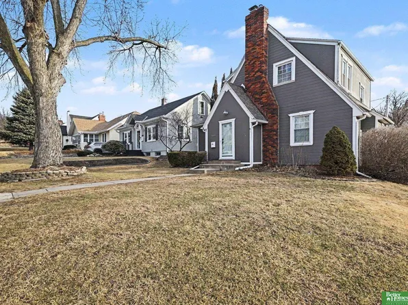 5855 William St, Omaha, NE 68106