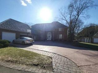 5595 Bristol Ln, Minnetonka, MN 55343