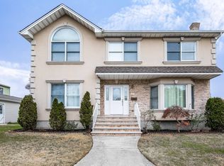 89 Commonwealth St, Franklin Square, NY 11010