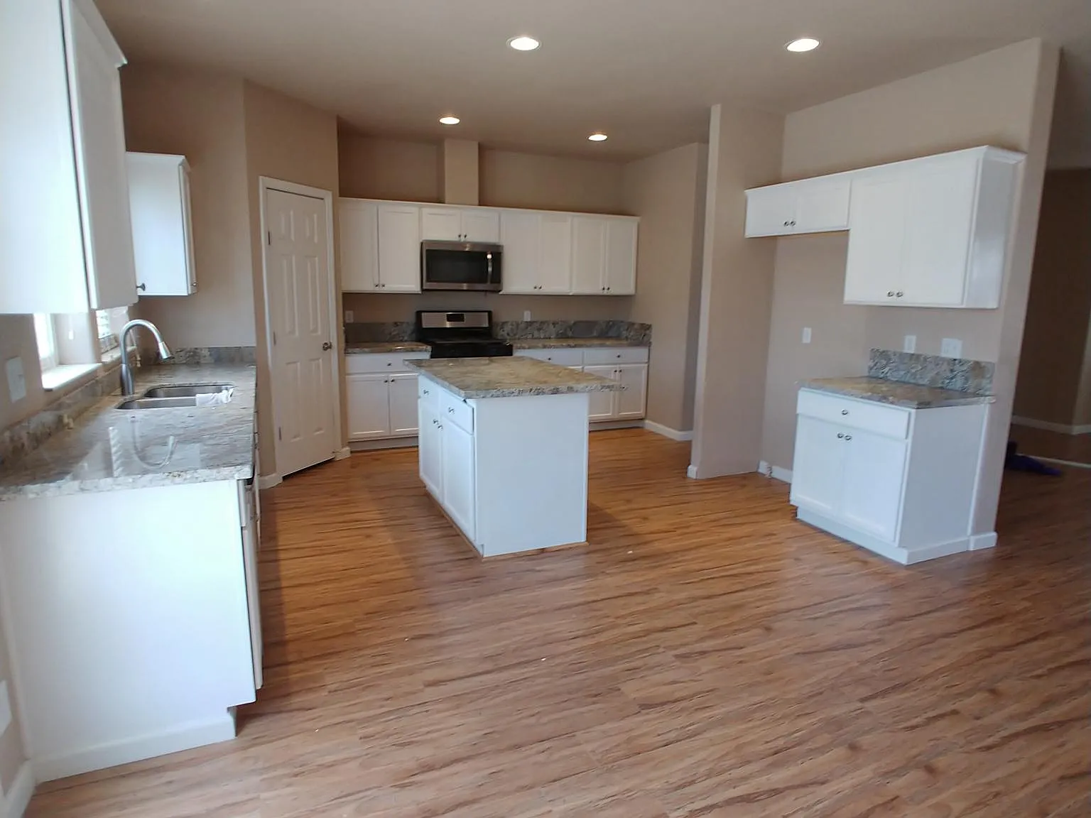 16700 Tretheway Rd — Photo 2