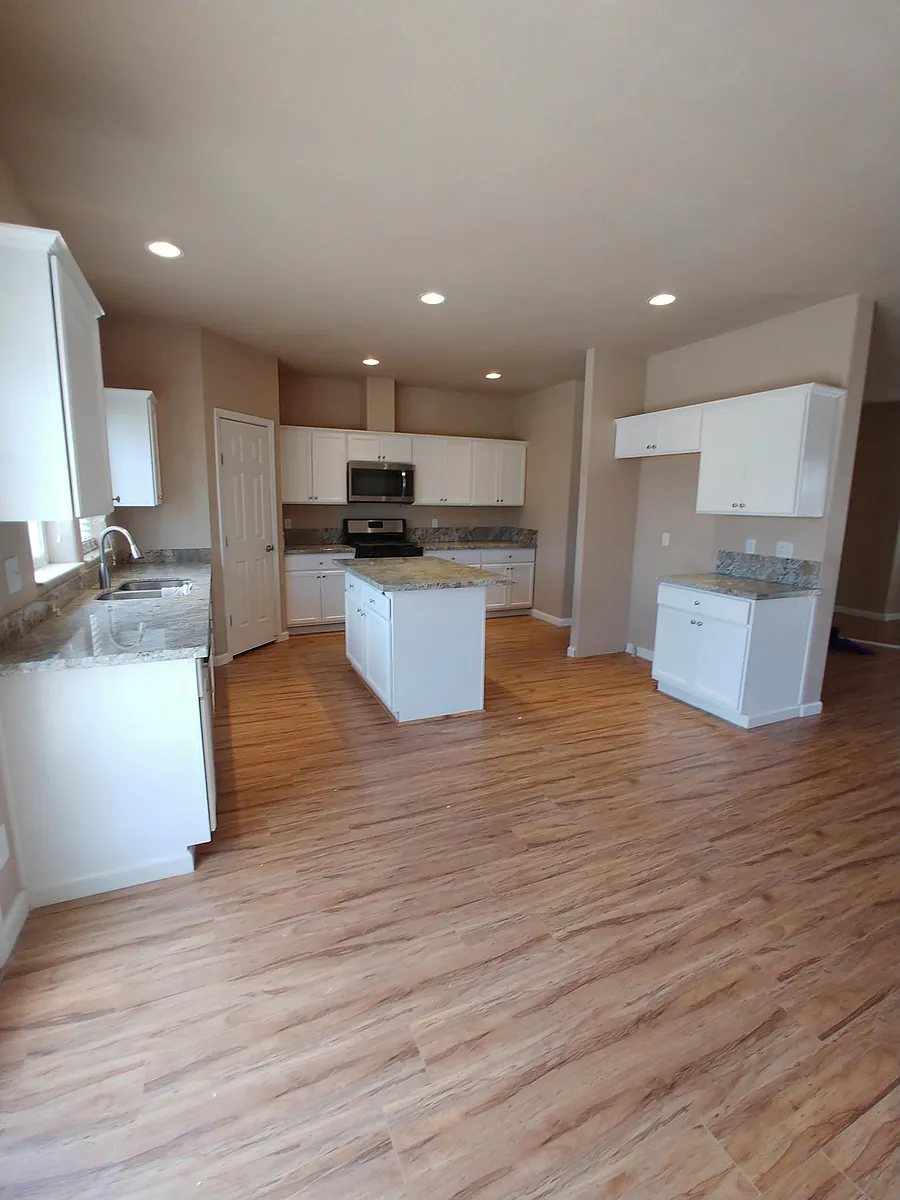 Kitchen - 16700 N Tretheway Rd