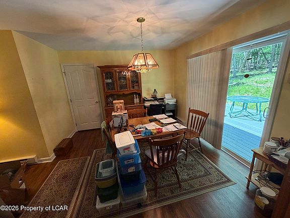 5th image of 143 E Lake Valley Dr