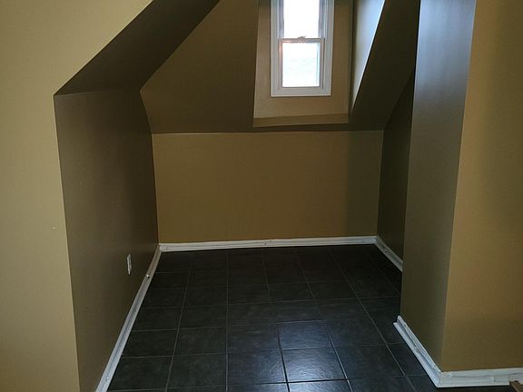 4th image of 1660 W Grand Blvd #3