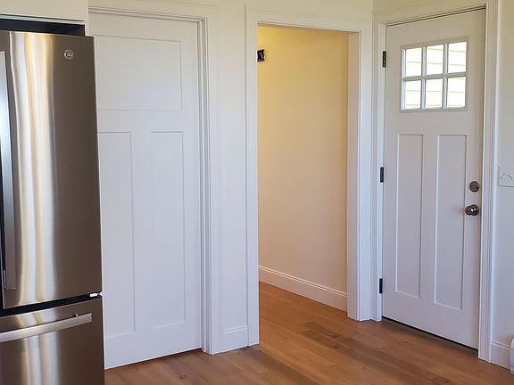 5th image of 127 Bartlett St #127
