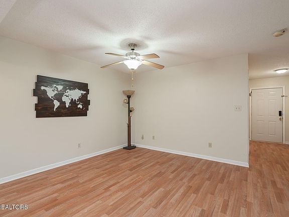 5th image of 3928 Valley Creek Way