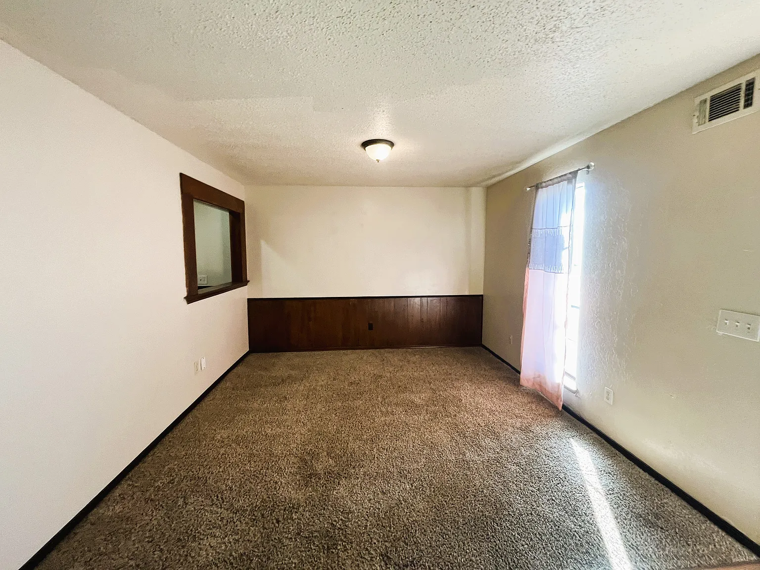 3 bed, 2.5 bath, 1815 sqft, $1,400 — Photo 3