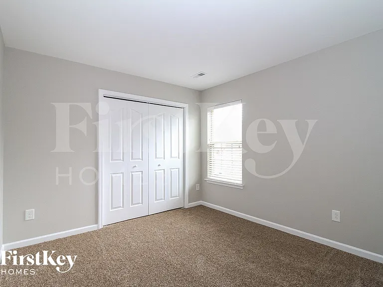 111 Rosemont Ln — Photo 12