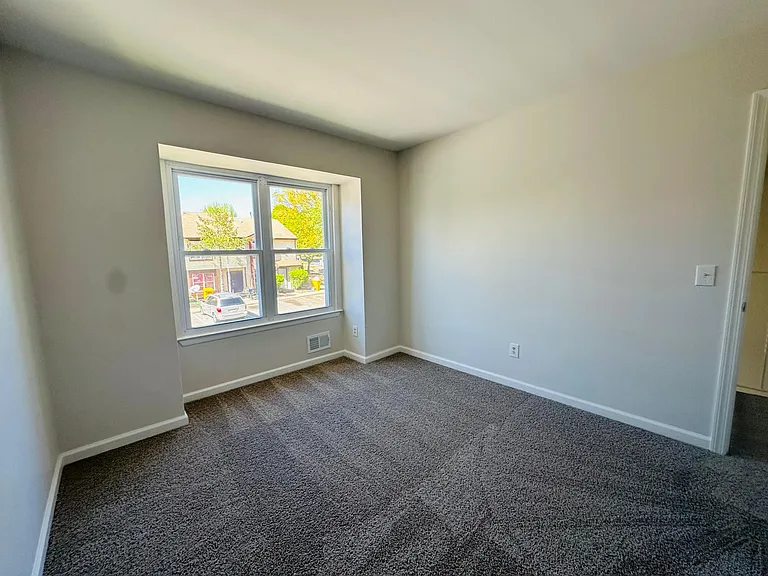402 Woodlake Manor Dr — Photo 13