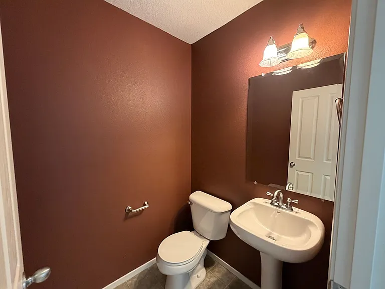 2114 NE Sheffield Ave — Photo 7
