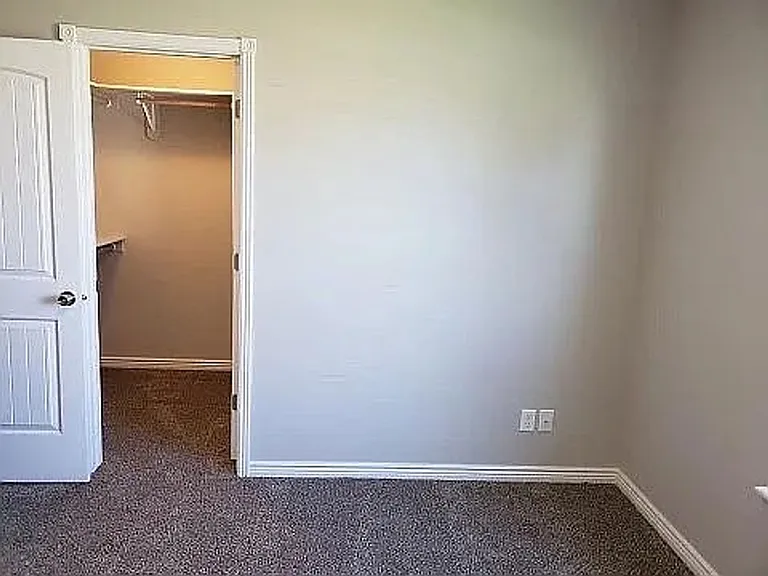 1421 Cayuse Creek Dr — Photo 13