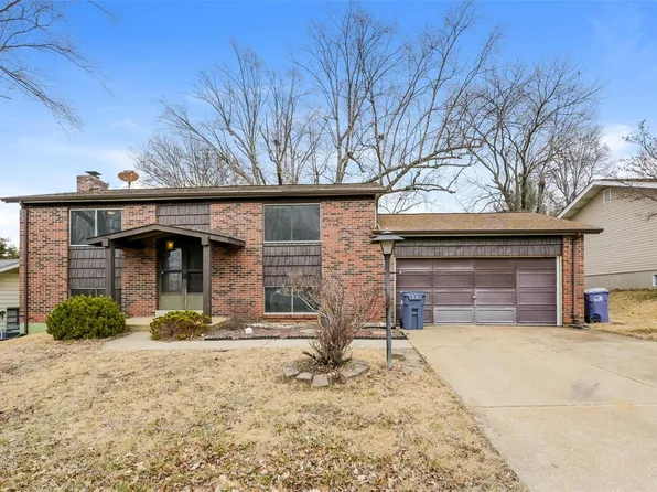 3334 Greenbridge Dr, Bridgeton, MO 63044
