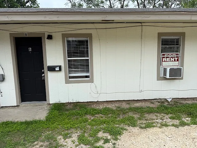 2202 Sl Davis Ave #B — Photo 9