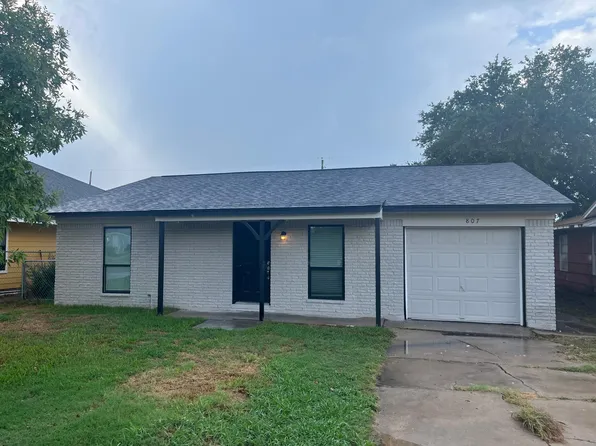 807 W 7th St, Freeport, TX 77541