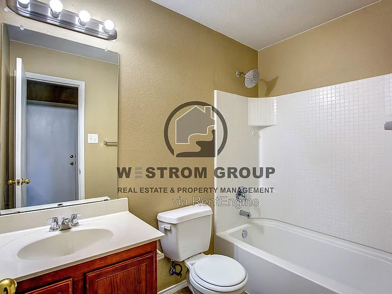 7000 Sylvan Meadows Dr — Photo 32