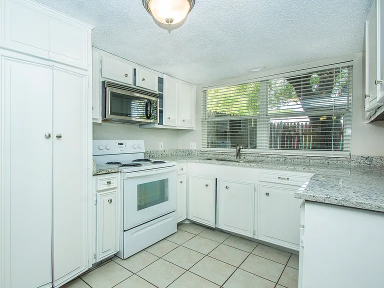 12833 Pandora Dr — Photo 22