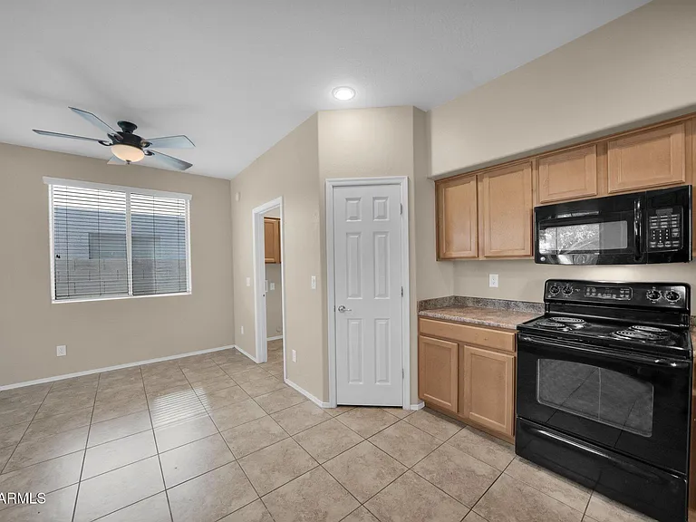 10281 W Carlota Ln — Photo 9