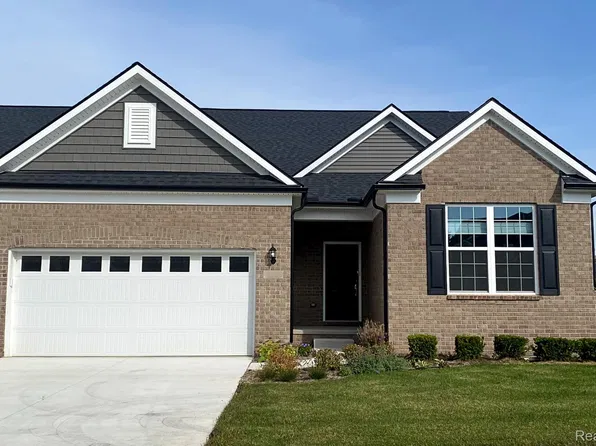 42744 Arbor Dr, Clinton Township, MI 48038