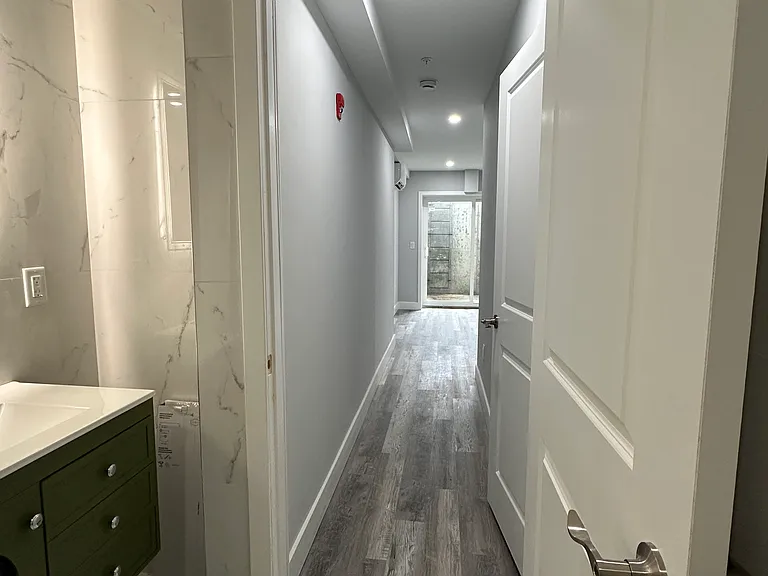 1533 N Lawrence St #1 — Photo 38