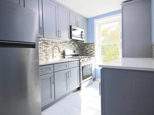 446 Bainbridge Street image 3 of 17